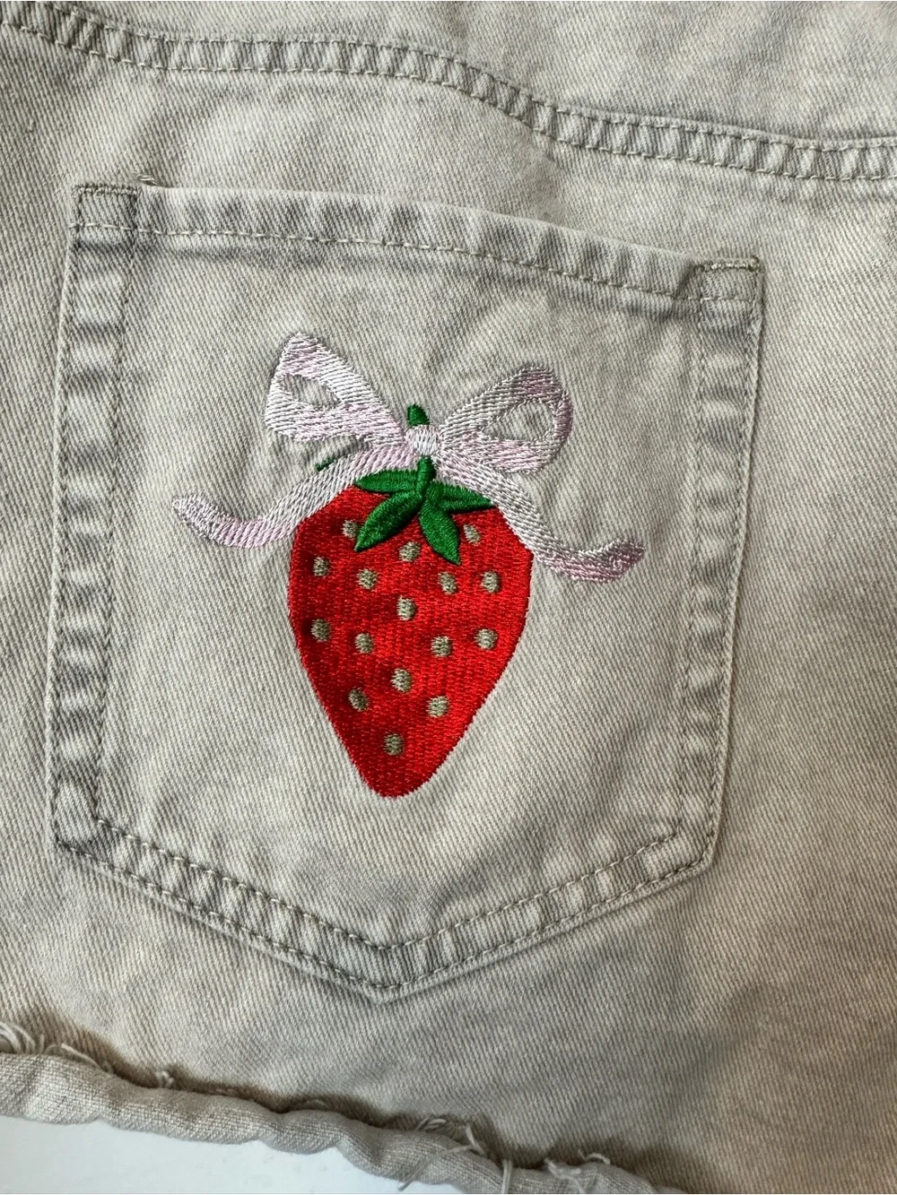 Aeropostale Strawberry Embroidered Low Rise Denim Shorts Size 16 Y2K Coquette